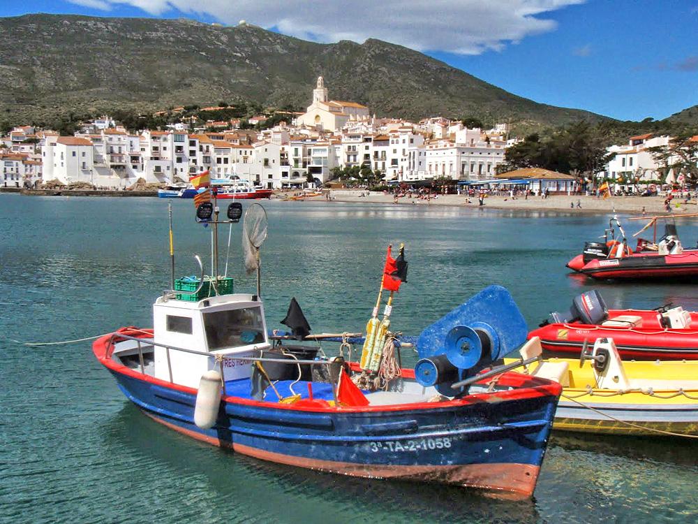 Bateaux de  pêche dans la baie de Cadaquès, Espagne