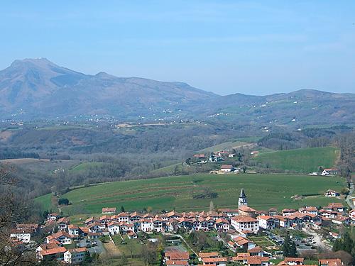 Village basque et la Rhune